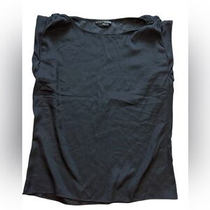 Alice + Olivia Woman’s black T-shirt    95% silk